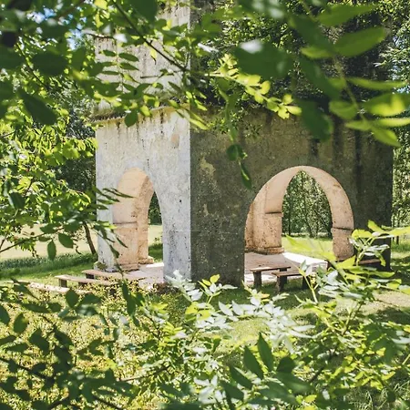 Chateau De Puissentut Couette-café *