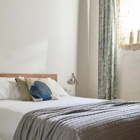 Chateau De Puissentut Bed & Breakfast *