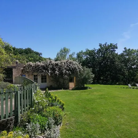 Chateau De Puissentut Bed & Breakfast *
